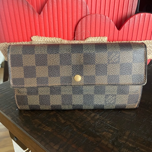Louis Vuitton Handbags - LV DAMIER SARAH WALLET CA0036